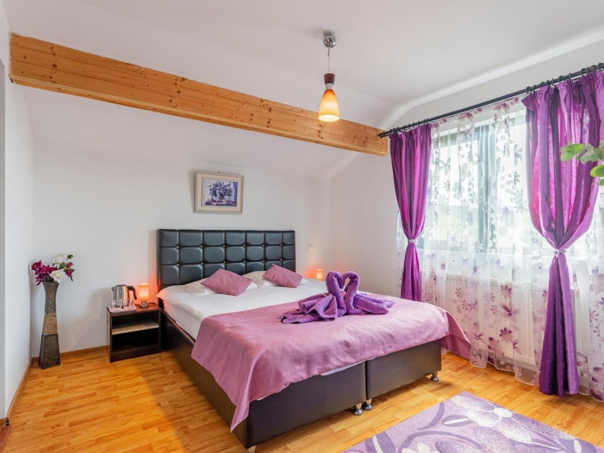 Hotel Casuta Cu Trandafiri Slănic Exterior foto